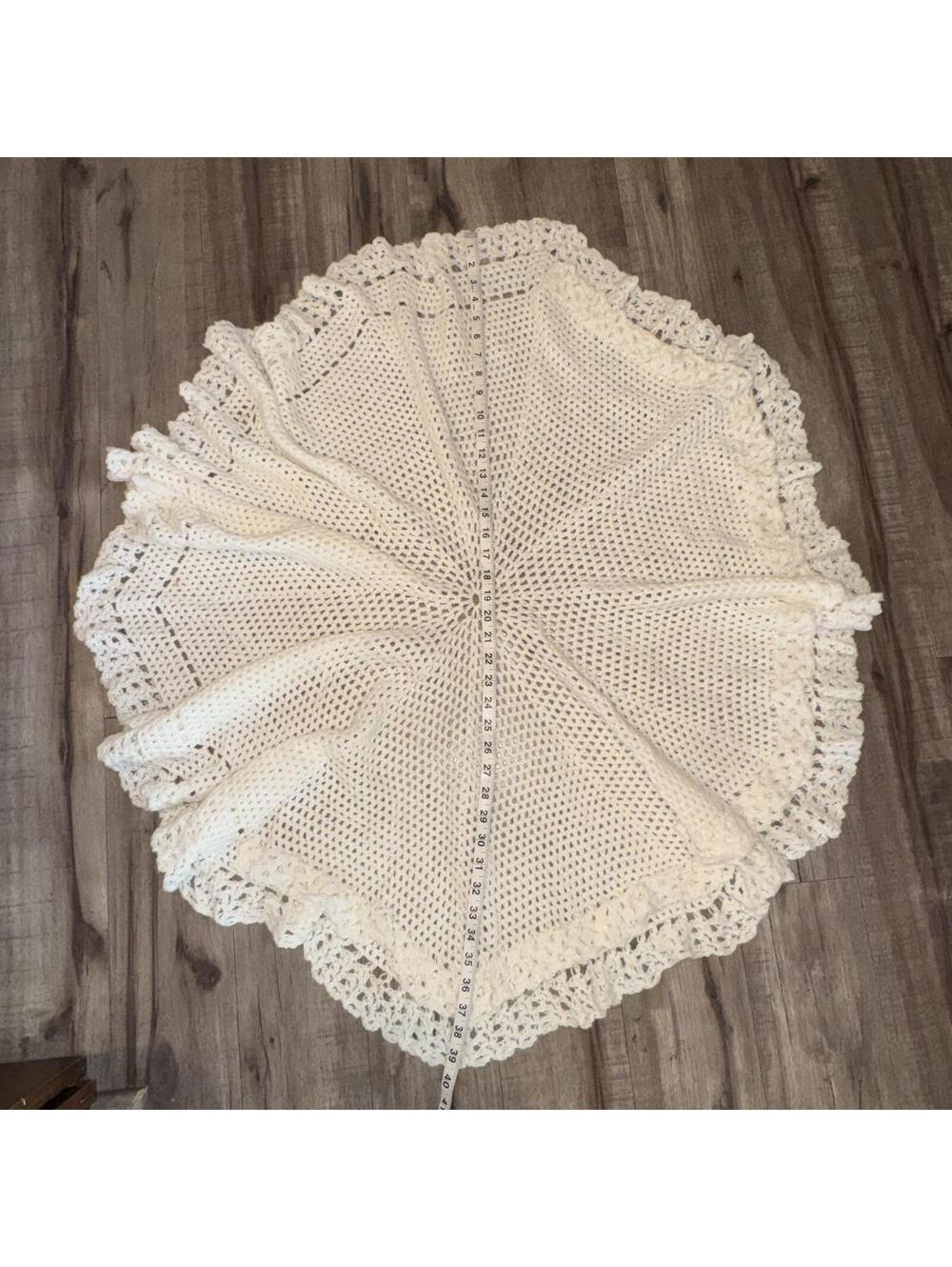 Vintage Round Crochet Tablecloth Cream Ruffle Edge Handmade‎ Grandma Cottage - Picture 5 of 5